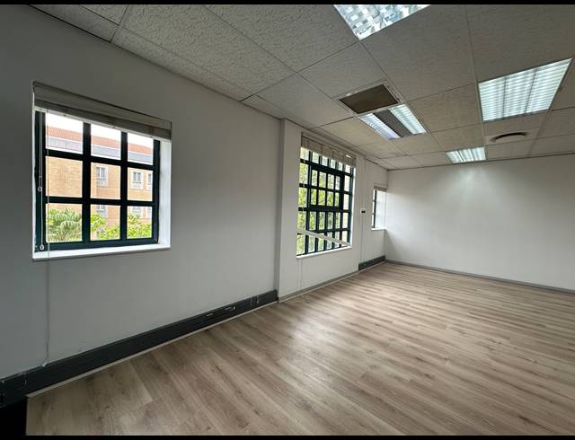 1,910M² OFFICE TO LET IN SUNNINGHILL